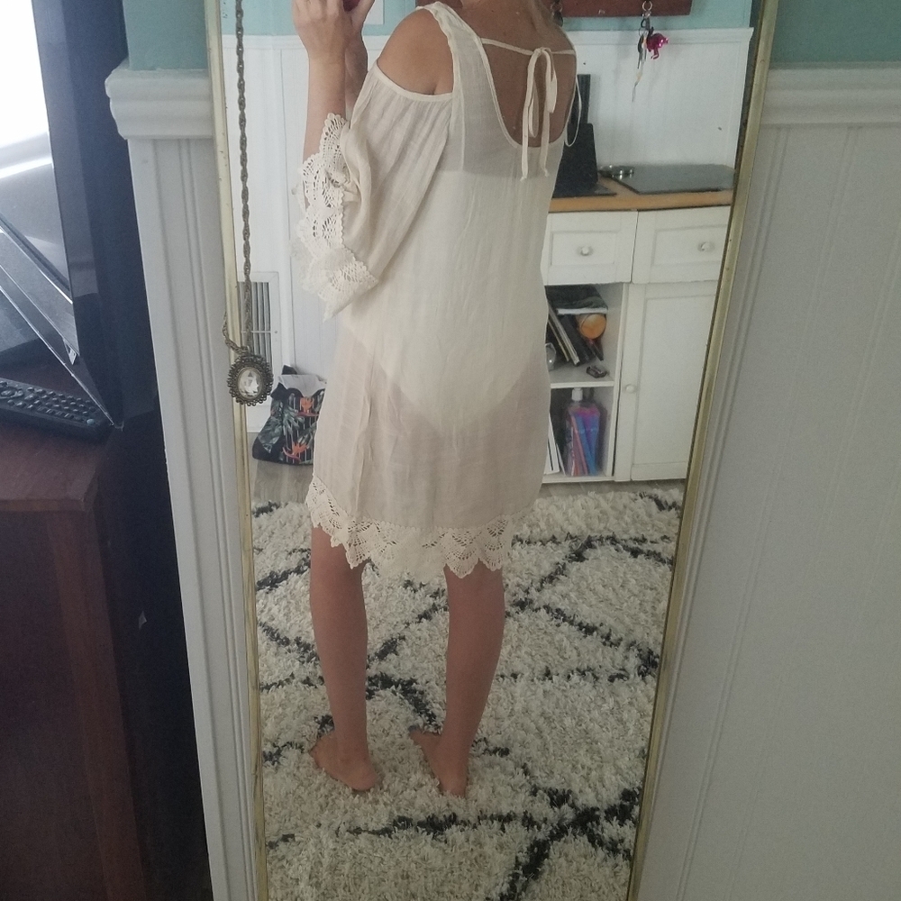 VENUS Lace/crochet trim cover up - Picture 5 of 6
